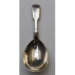 Victorian hallmarked silver tea caddy spoon, London 1841, maker William Eaton, length 10cm, weight