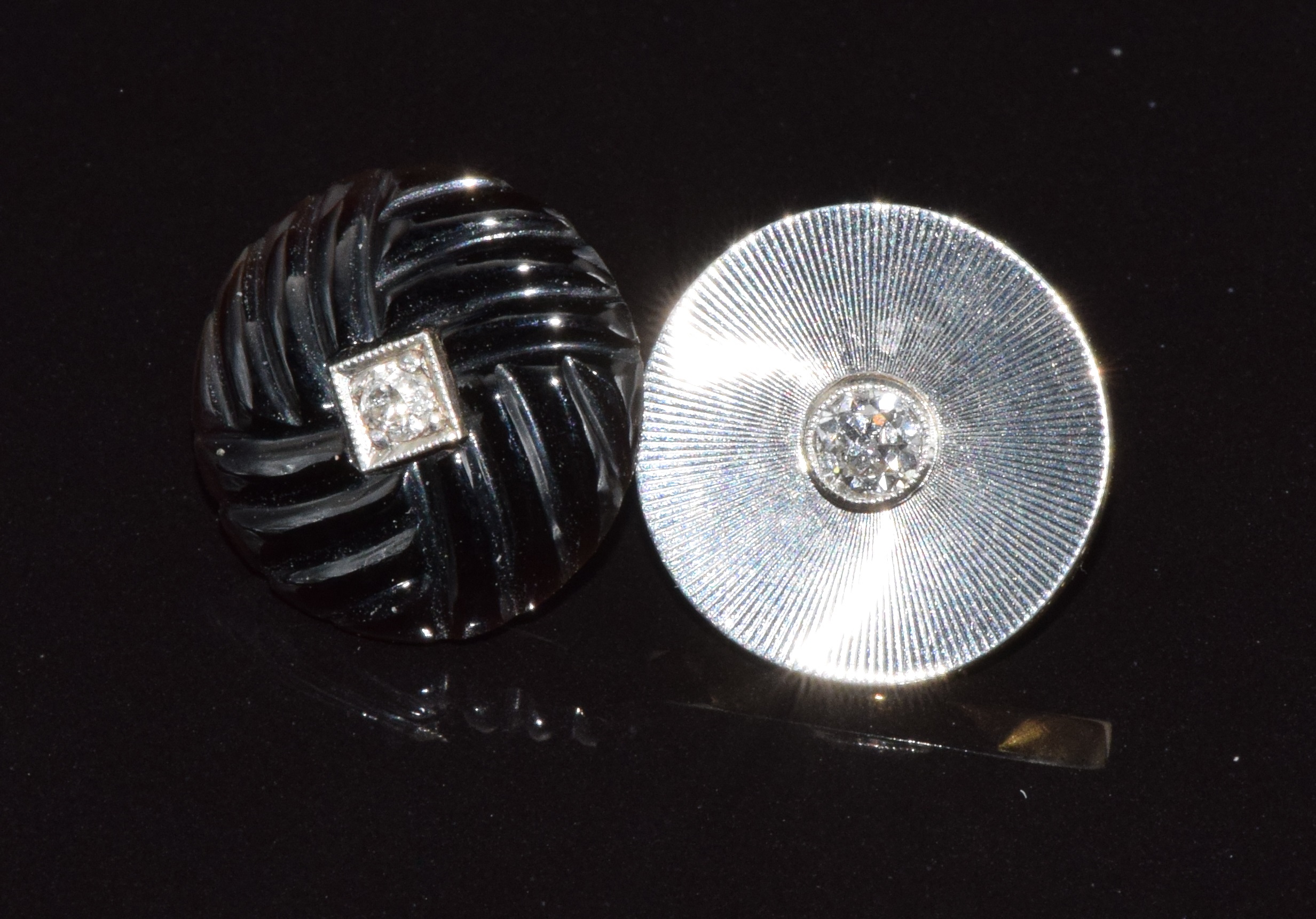 An 18ct gold and platinum button set with a transitional cut diamond of approximately 0.18ct (2.