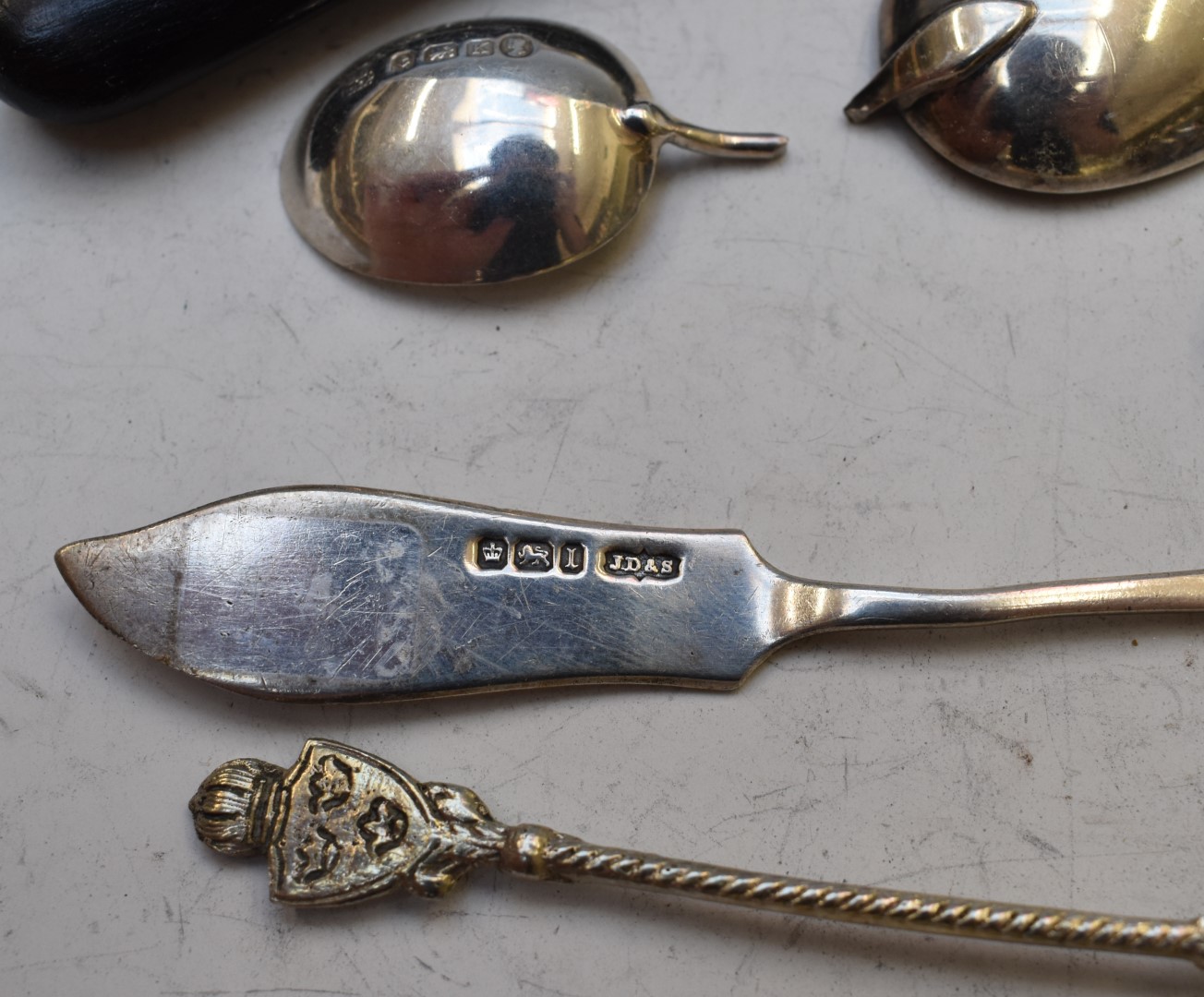 Hallmarked silver and white metal spoons, spoon bowls and a comb back, weight 162g, together with - Image 2 of 5