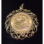 George V 1925 gold full sovereign in 9ct gold pendant mount, 11.2g