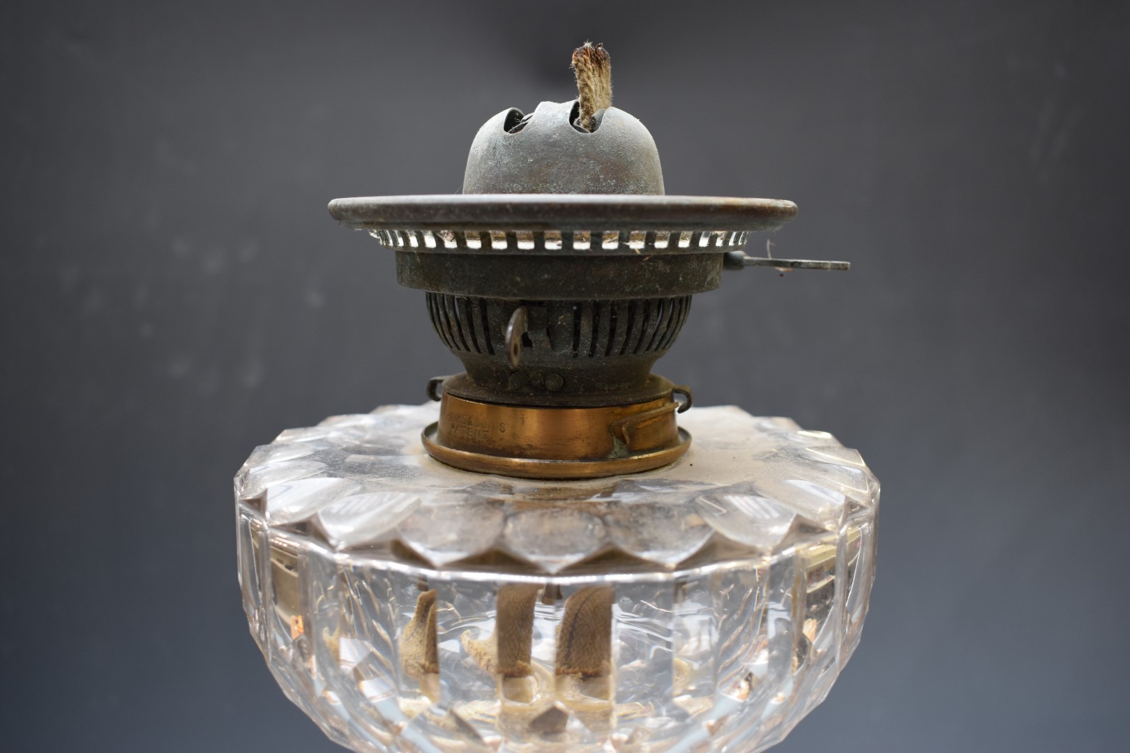 Silver plated Corinthian column oil lamp with cut glass reservoir and Hink's no 2 Patent Burner, - Image 3 of 3