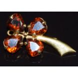 An 18ct gold brooch in the form of a four leaf clover, set with citrines, 3.3g, 2.5 x 1.4cm
