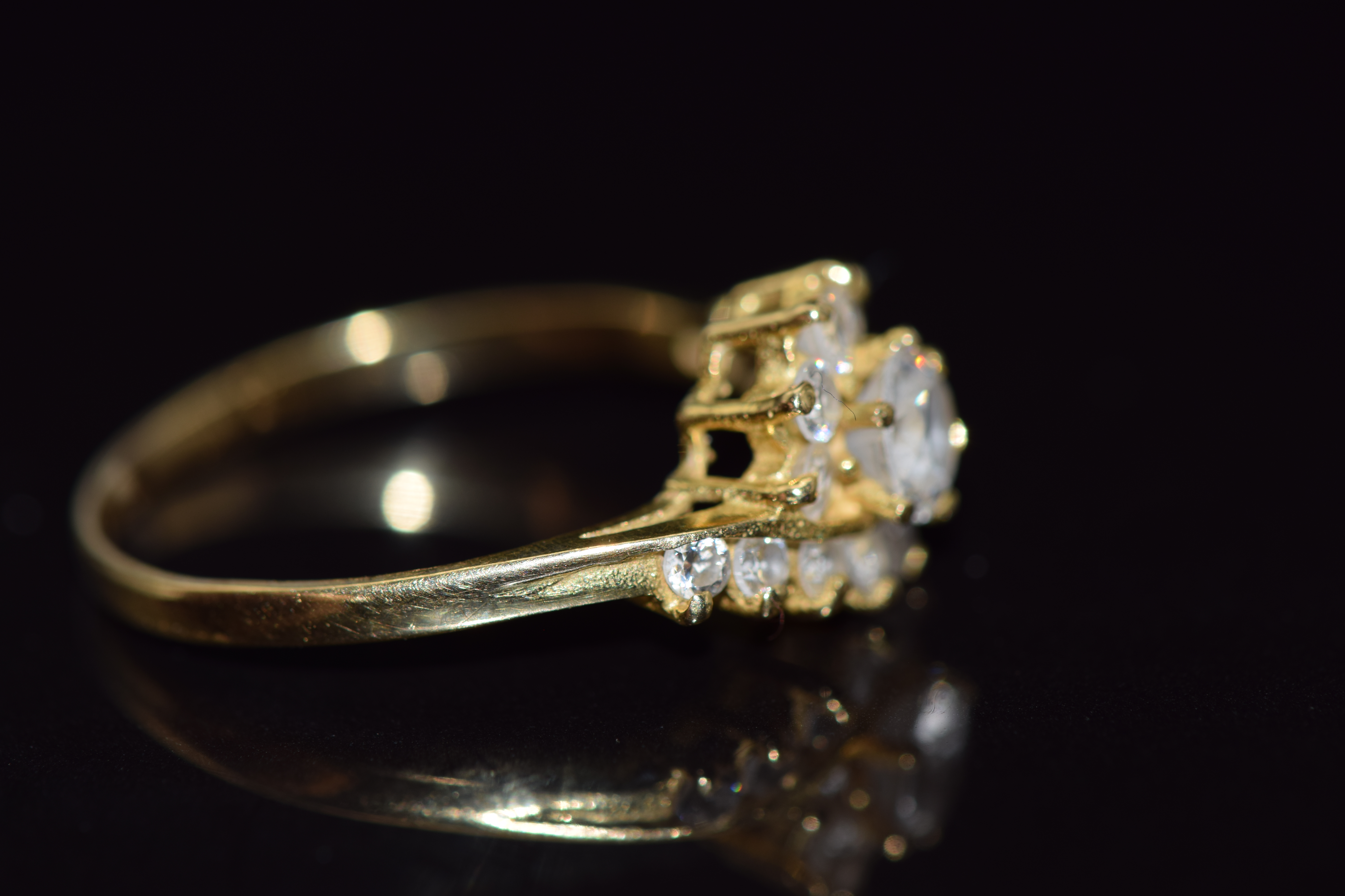 An 18k gold ring set with paste, 2.9g, size Q/R - Image 2 of 2