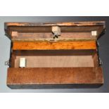 A wooden pistol shooting range box with fitted interior and carry handle, 52x28x15cm.