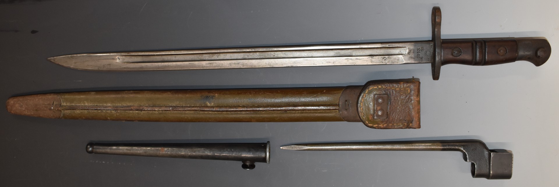 British 1913 pattern sword bayonet with good stamps to ricasso and Remington marker's stamp, 43cm - Image 4 of 9