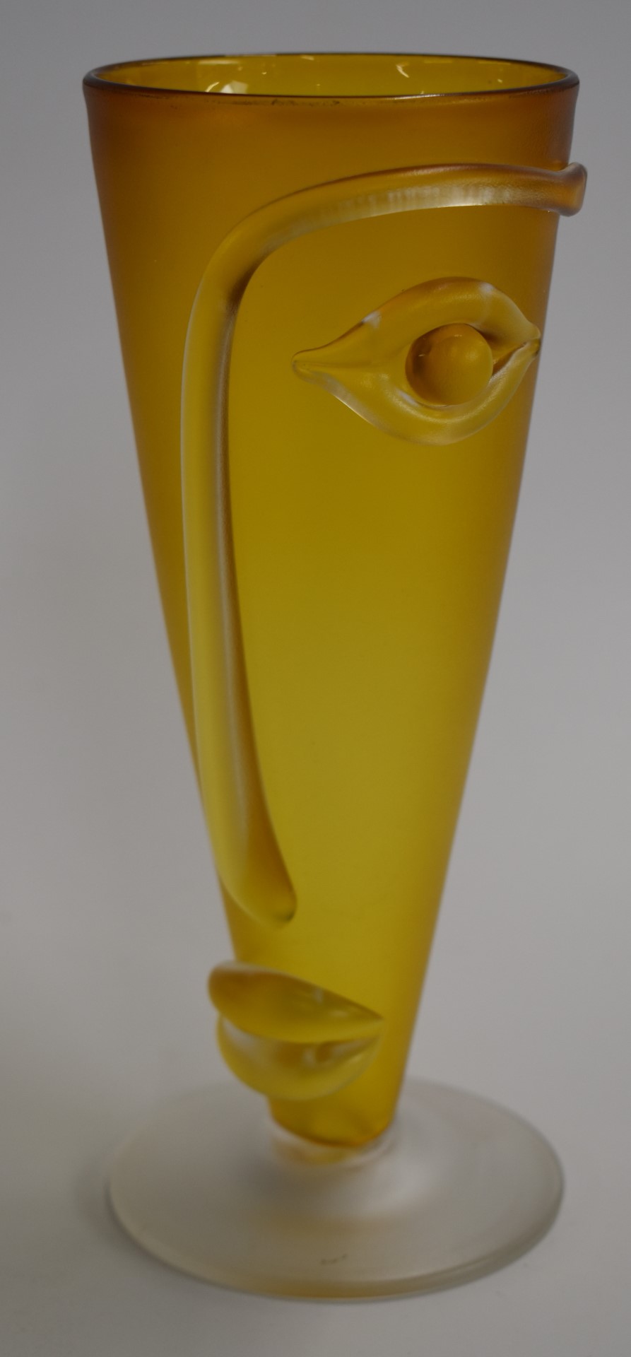 Blowzone glass 'face' vase in yellow from the Visage series, 20.5cm tall, and a Blowzone Gecko on - Image 3 of 5