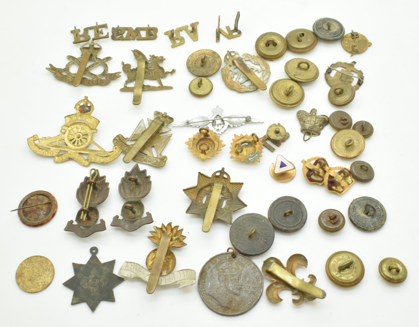 Collection of British Forces badges and buttons together with some civilian examples, including bi - Image 8 of 8