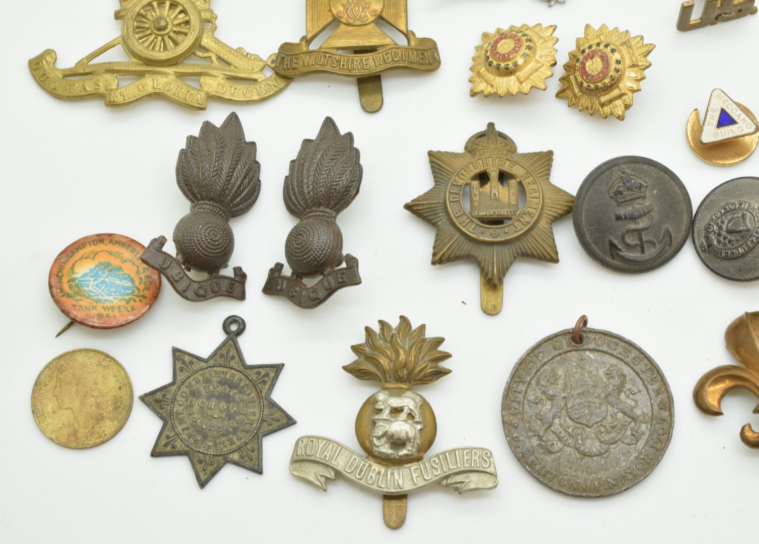 Collection of British Forces badges and buttons together with some civilian examples, including bi - Image 2 of 8