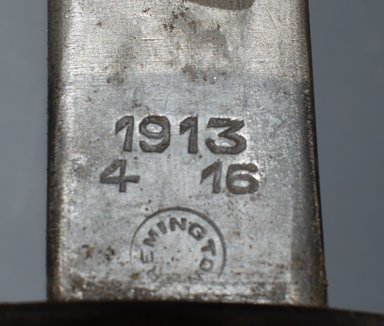 British 1913 pattern sword bayonet with good stamps to ricasso and Remington marker's stamp, 43cm - Image 7 of 9