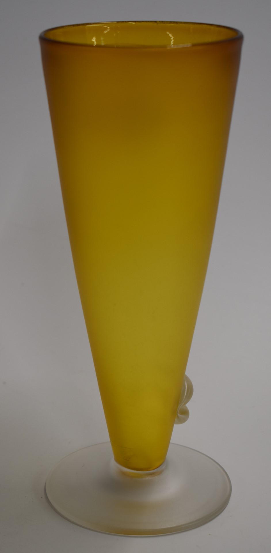 Blowzone glass 'face' vase in yellow from the Visage series, 20.5cm tall, and a Blowzone Gecko on - Image 2 of 5