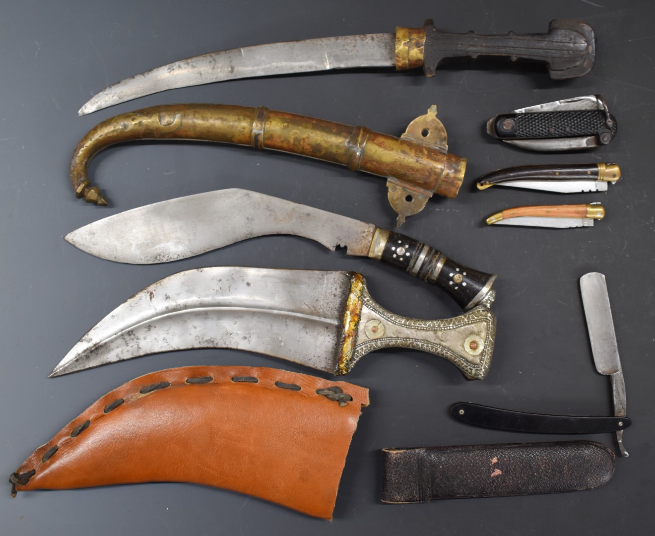 Six various knives / daggers including two oriental examples, kukri and a clasp knife, longest blade - Image 4 of 4