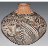 Signed Trinni Silveira Native American Marta Ortiz pottery vase, H15cm