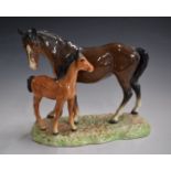 Beswick mare and foal on base, H19cm