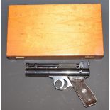 Webley & Scott The Webley Senior .177 air pistol with named and chequered Bakelite grips, serial