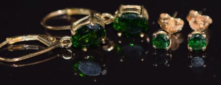 Two pairs of 9ct gold earrings, one pair set with tsavorite garnets and the other diopside, 3.1g