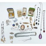 A collection  of jewellery including silver cameo, vintage ring box, Wedgwood necklace, 9ct gold