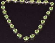 Victorian silver necklace set with peridot, 34cm long
