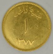 Oman one Riyal gold coin, c1970s, 8.1g
