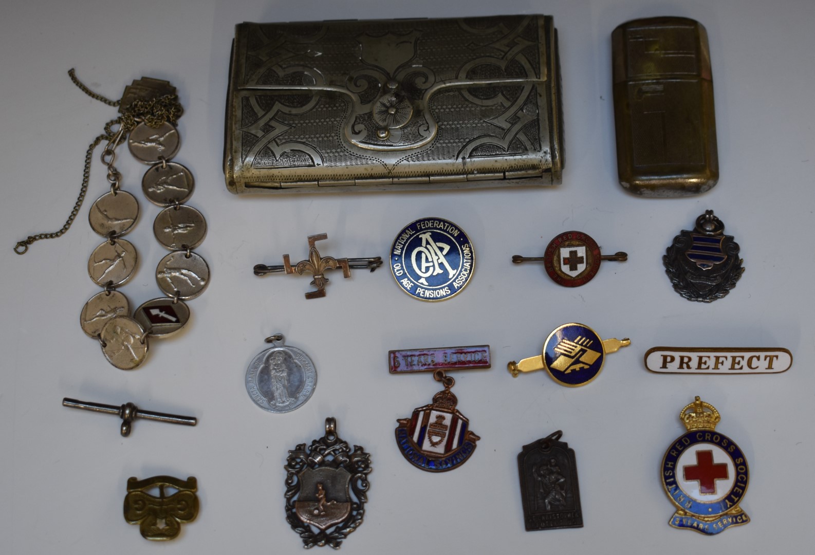 Small collection of badges including an early swastika, Scouts badge stamped silver to reverse, - Image 2 of 13