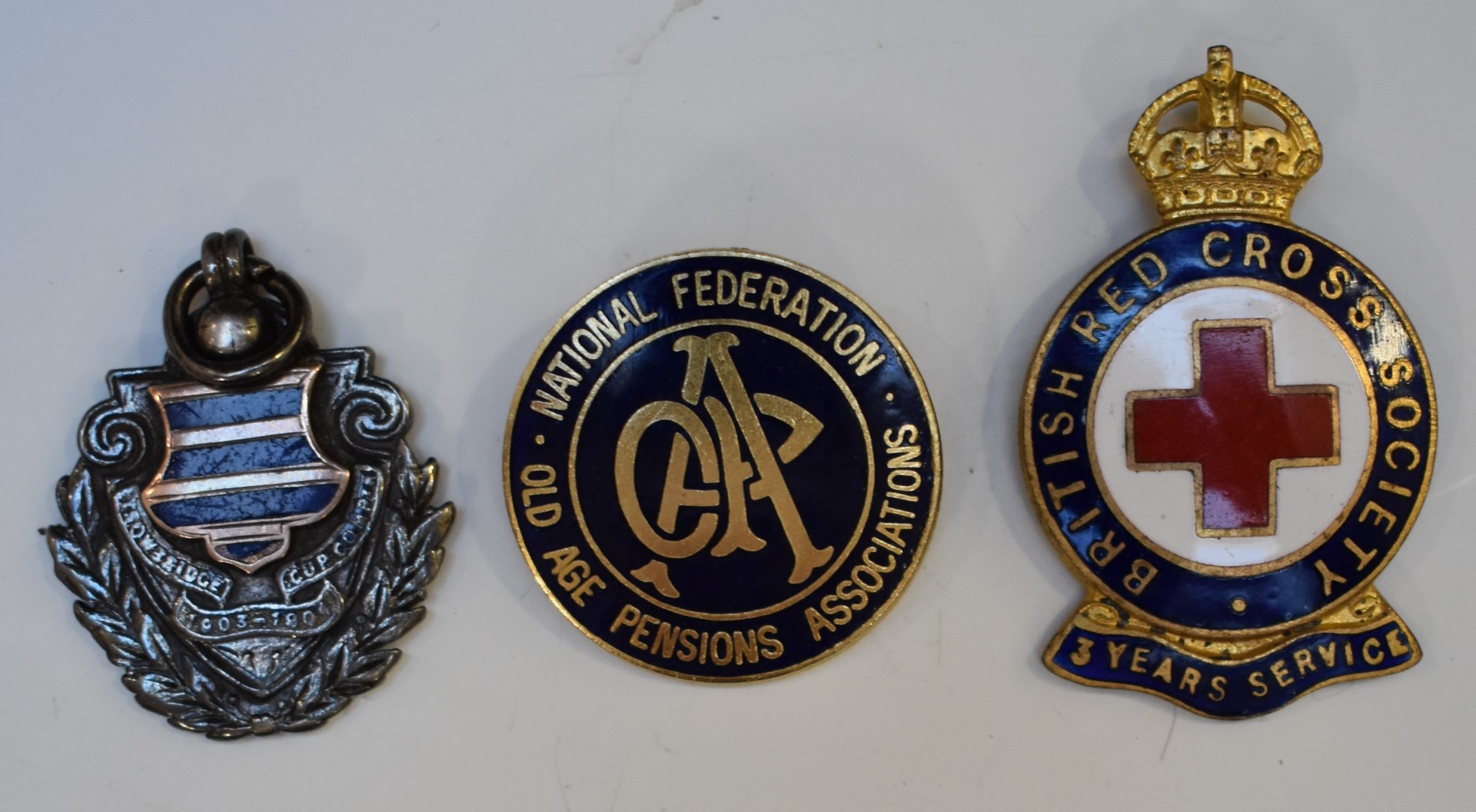 Small collection of badges including an early swastika, Scouts badge stamped silver to reverse, - Image 12 of 13