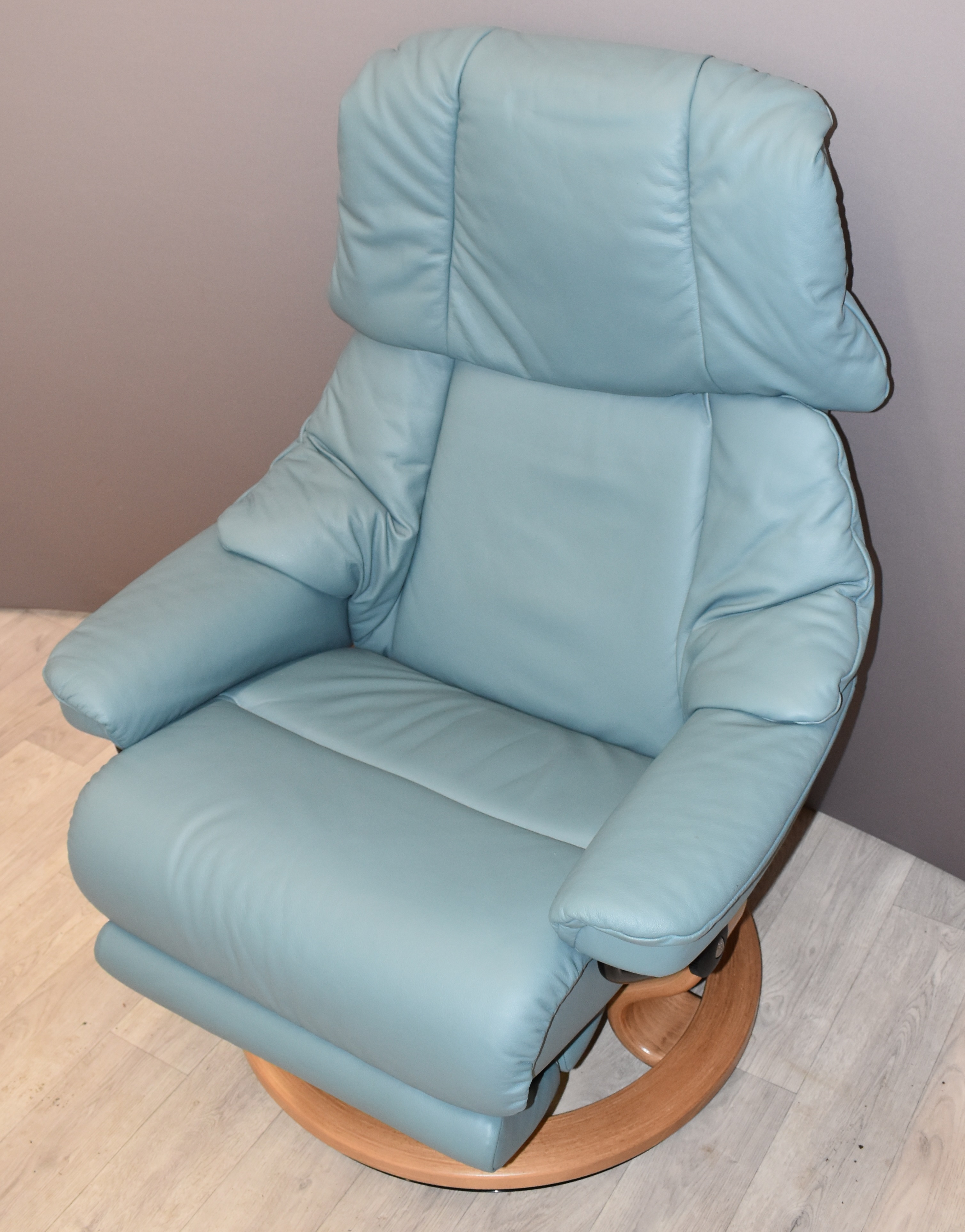 Stressless powered recliner armchair in blue, with power lead/adaptor - Image 2 of 3