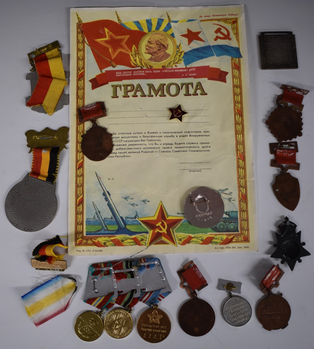 Small collection of commemorative medals including Russia, China and Belgium - Image 4 of 4
