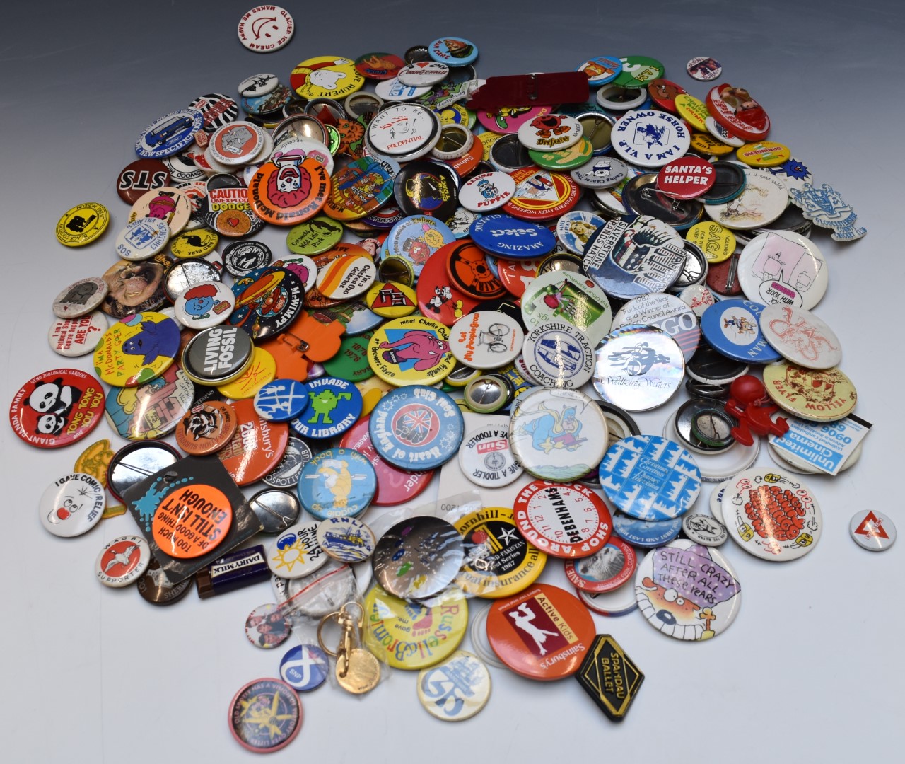 Over 1000 vintage and collectable badges including social history, advertising, humorous, slogans, - Image 7 of 9