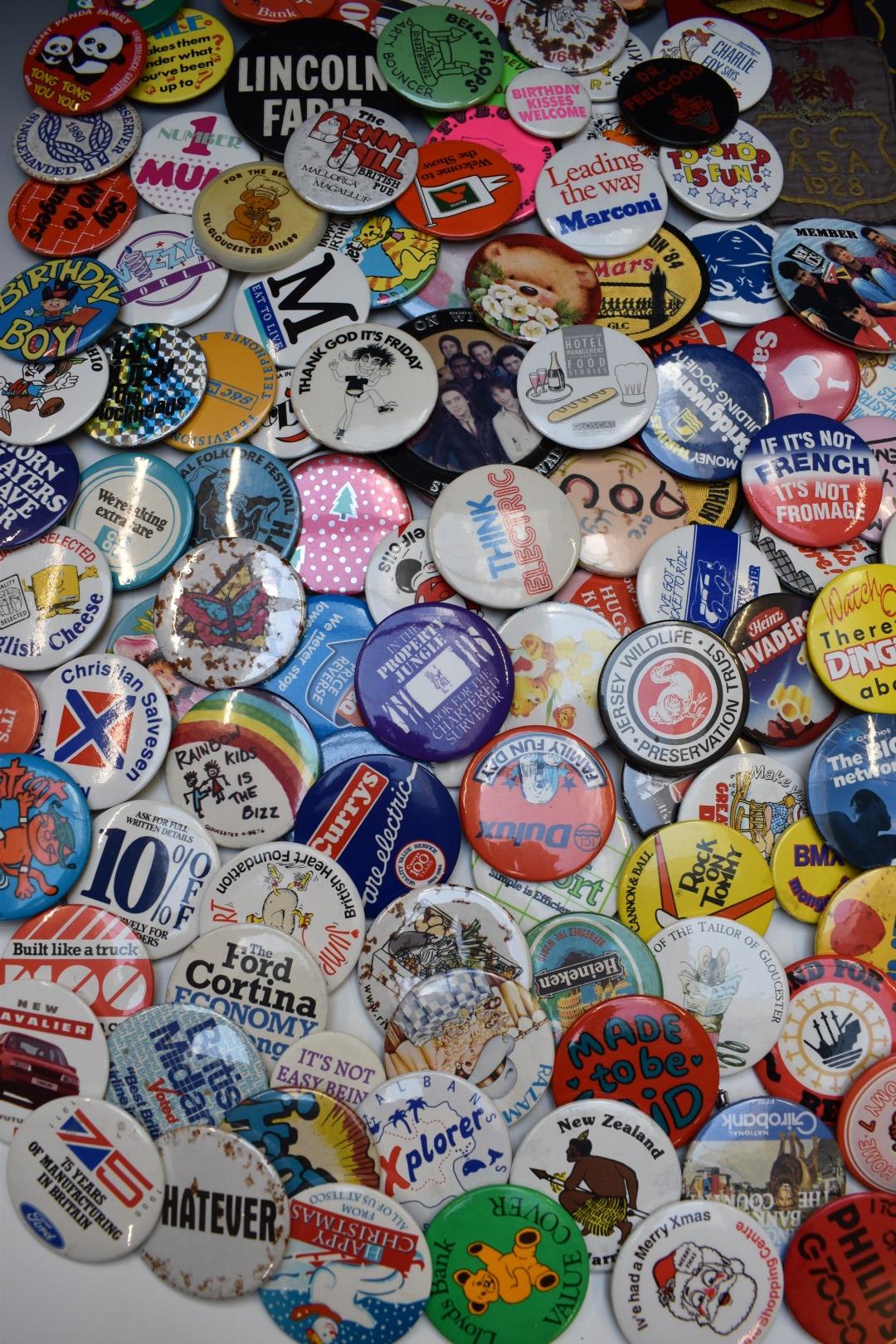 Over 1000 vintage and collectable badges including social history, advertising, humorous, slogans, - Image 5 of 9
