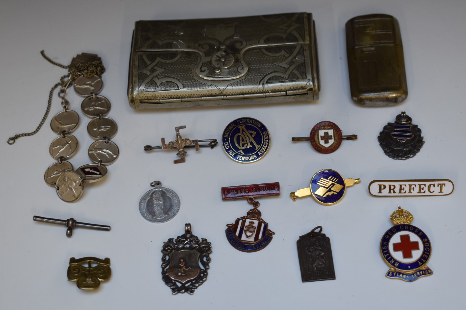 Small collection of badges including an early swastika, Scouts badge stamped silver to reverse, - Image 3 of 13