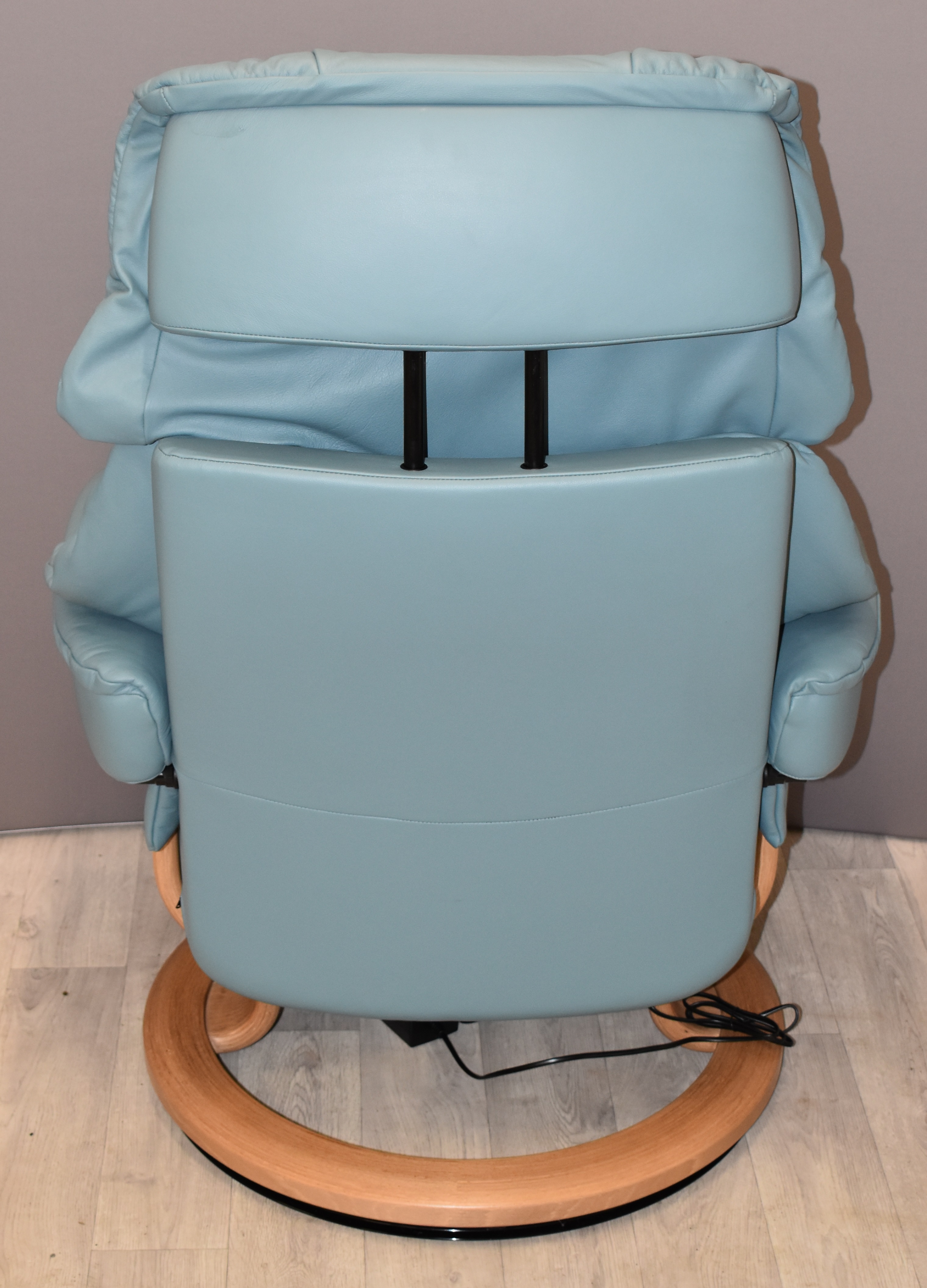 Stressless powered recliner armchair in blue, with power lead/adaptor - Image 3 of 3