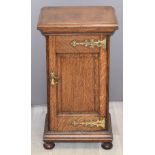 Late 19thC oak bedside cabinet, W40 x D35 x H71cm