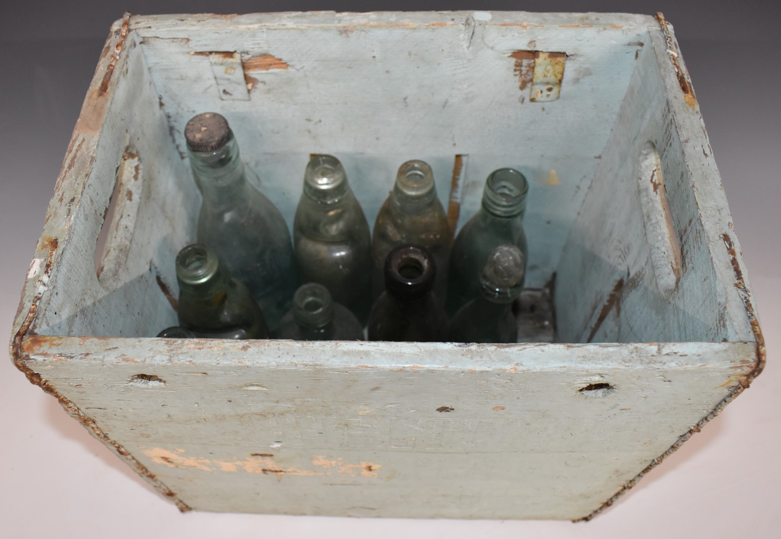 Vintage Cheltenham Original Brewery Co wooden crate with 11 vintage bottles including Cheltenham, - Image 2 of 2