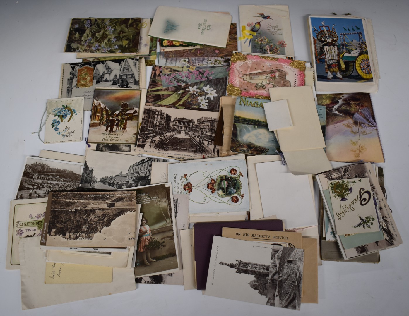 Approximately 200 early 20thC postcards and greetings cards to include Niagara Falls, Bournemouth,