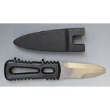 Gerber diver's knife with 8cm blade and sheath. PLEASE NOTE ALL BLADED ITEMS ARE SUBJECT TO OVER