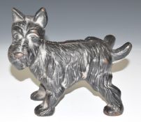 Novelty cast iron door stop formed as a Scottie dog cocking his leg, length 17cm