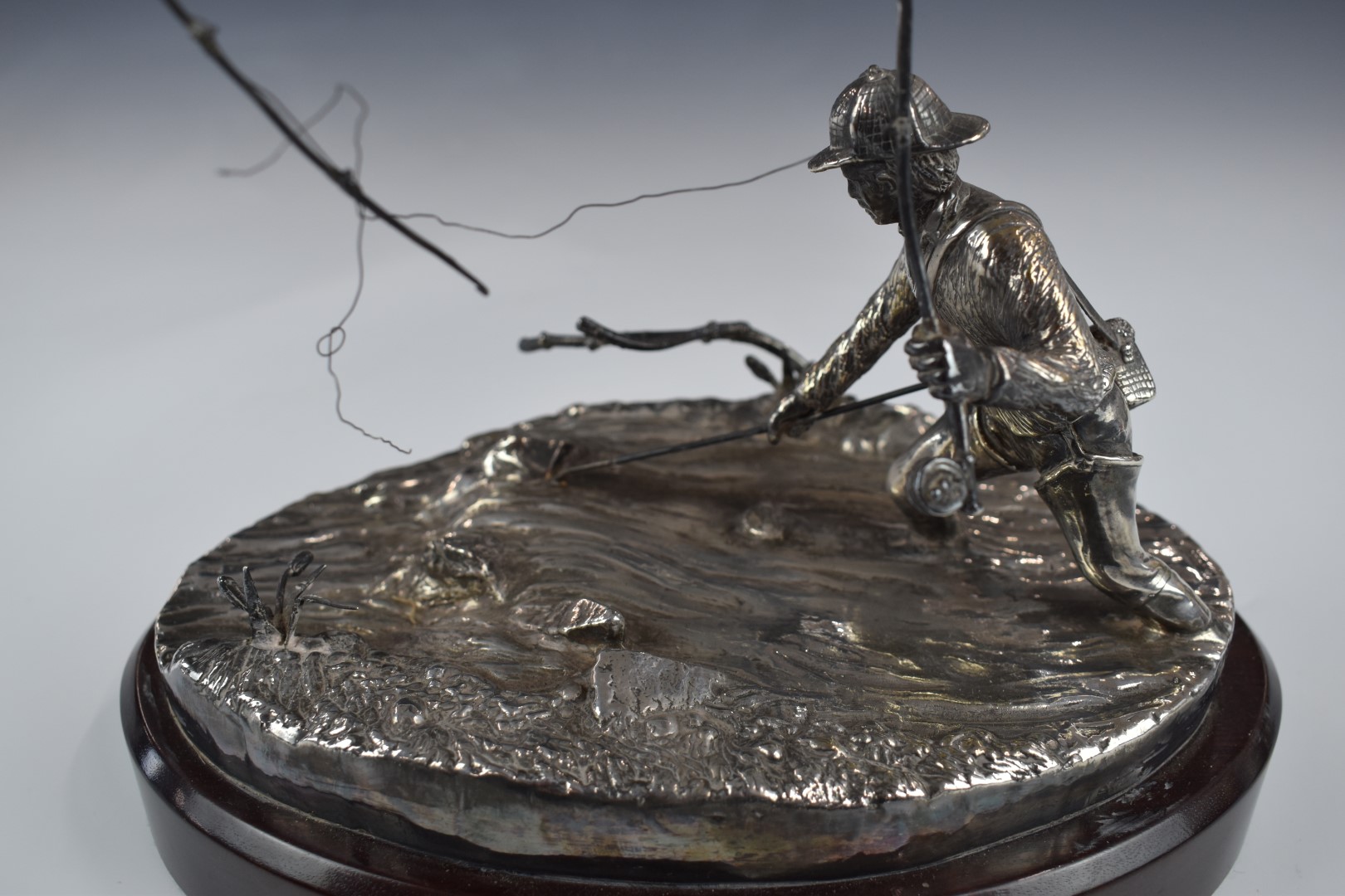 Hallmarked silver model of a fisherman mid stream, London 1981, maker Ammonite Ltd, on wooden - Image 5 of 6