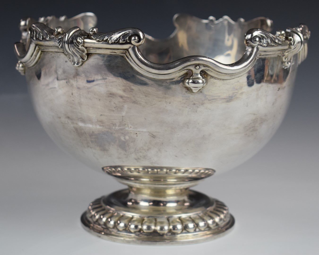 Goldsmiths & Silversmiths Co Ltd George V hallmarked silver pedestal punch bowl with shaped edge,