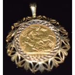 1902 gold half sovereign in 9ct gold pendant clip mount, 8.2g