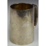 Goldsmiths & Silversmiths Co Ltd George VI hallmarked silver pint tankard of plain tapering form