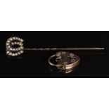 Edwardian 15ct gold stick pin in the form of two horseshoes set with seed pearls (1.4g) and a 9ct