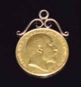 A 1905 gold half sovereign on pendant loop, 4.5g