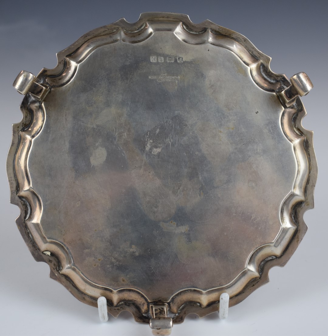 George V hallmarked silver card tray with shaped edge, raised on three scrolling feet, Birmingham - Image 3 of 4