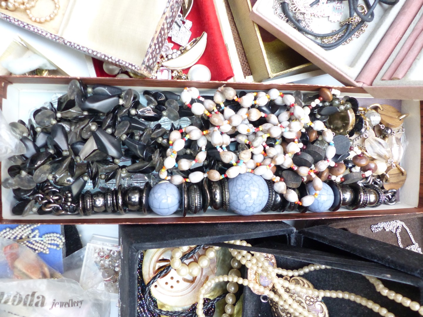 A collection of costume jewellery including vintage earrings, Omega watch box, Art Deco beaded - Image 5 of 8