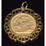 1900 gold half sovereign in 9ct gold pendant clip mount, 6.4g