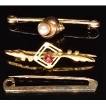 A 9ct gold brooch in the form of a shell set with a faux pearl, and two 9ct gold brooches, 3.7g