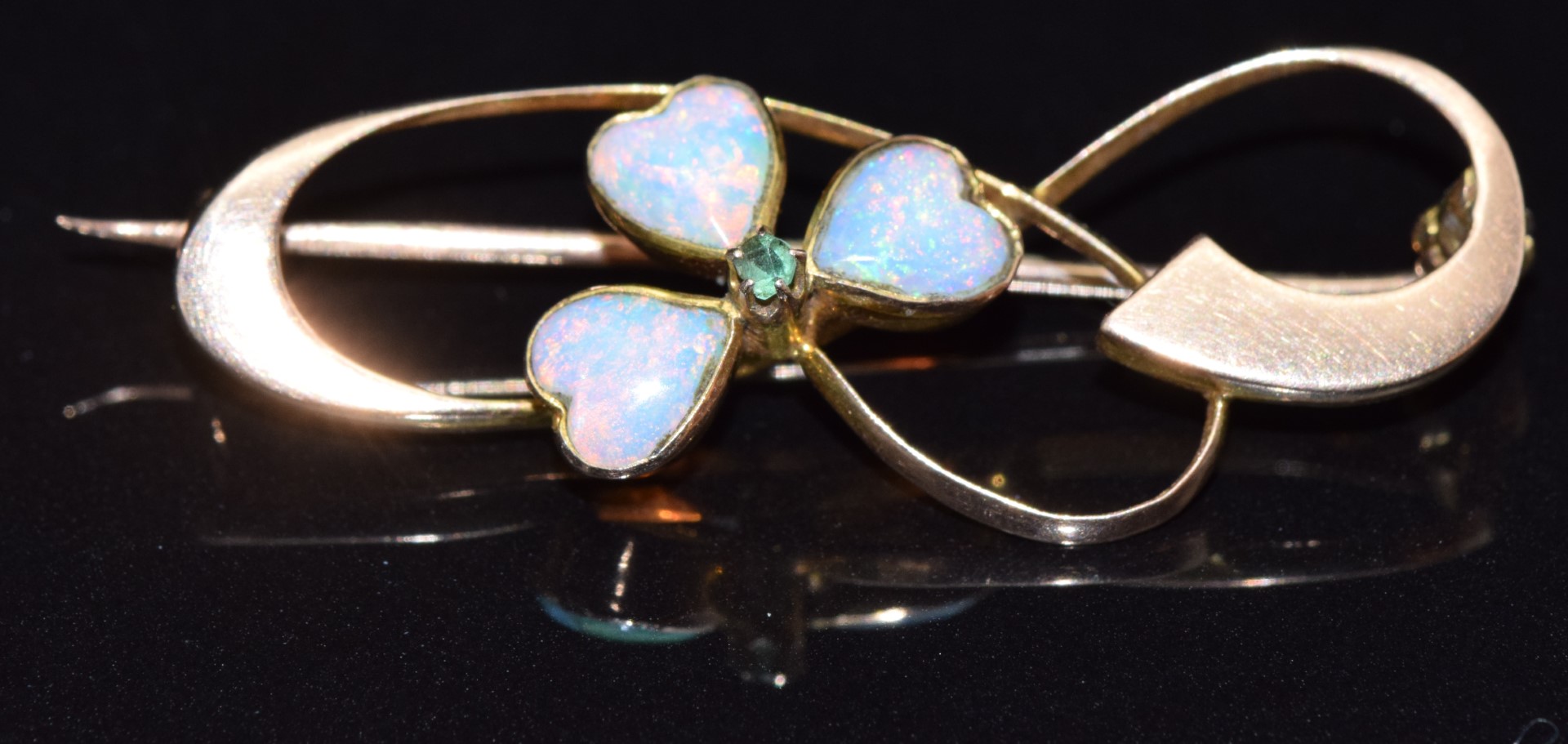 Edwardian 9ct gold brooch set with heart shaped opals and a demantoid garnet forming a clover/