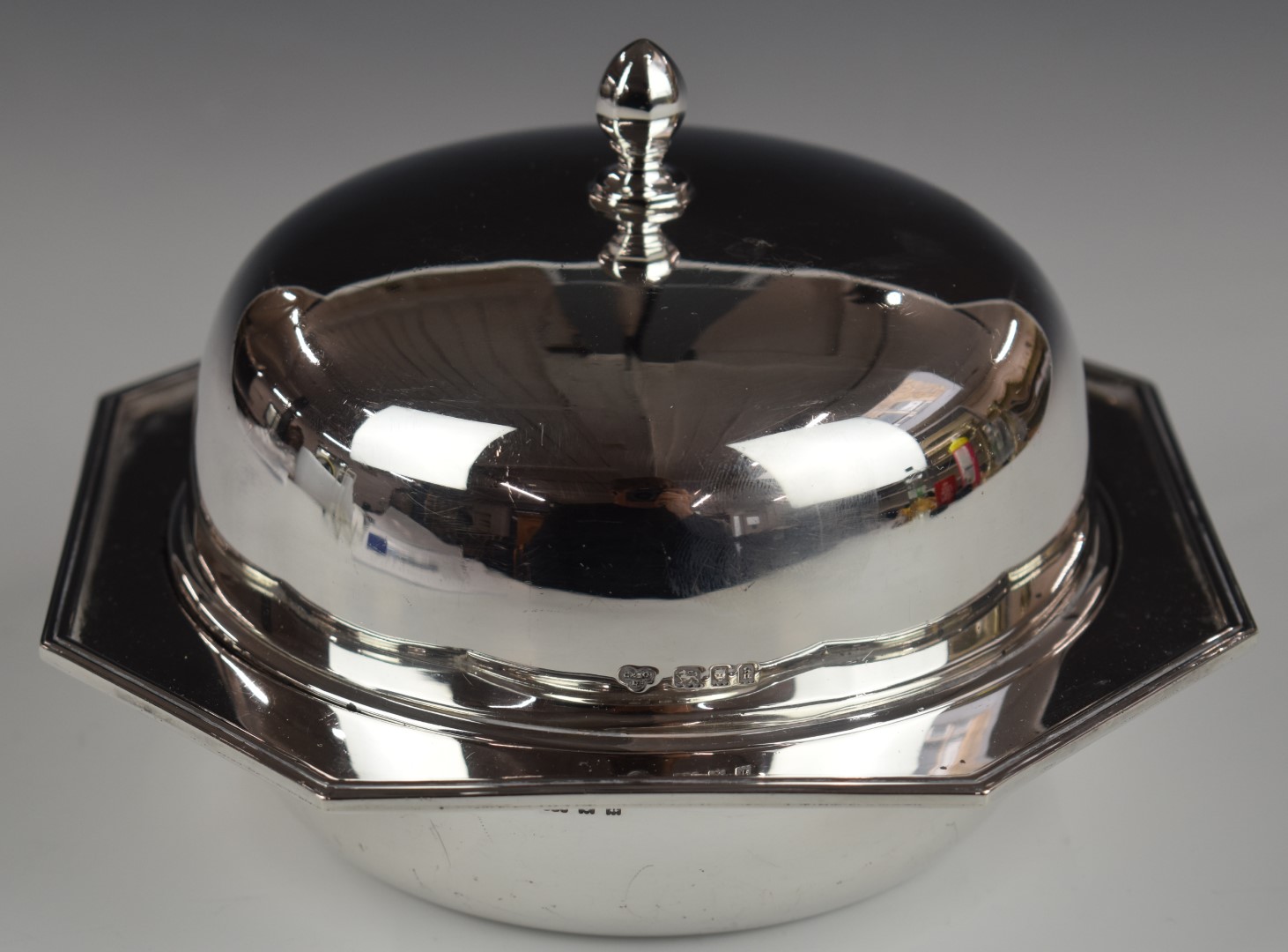 Goldsmiths & Silversmiths Co Ltd George V hallmarked silver octagonal muffin dish, London 1925,