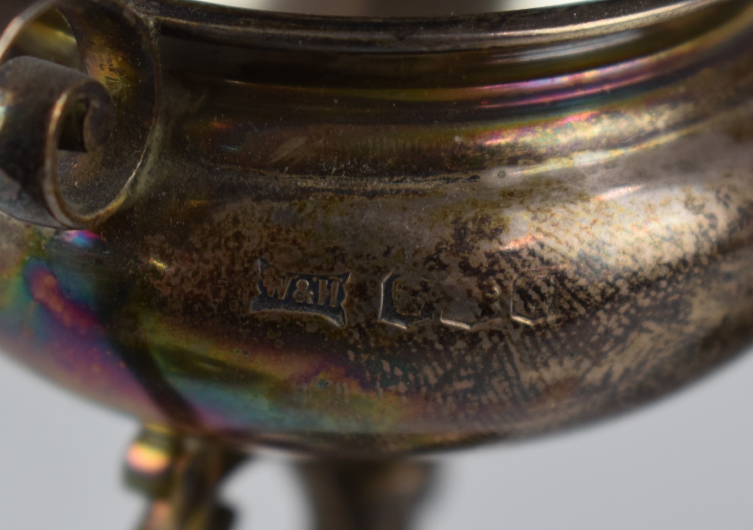 Walker & Hall hallmarked silver twin handled pedestal trophy cup or similar presentation piece, date - Image 4 of 4