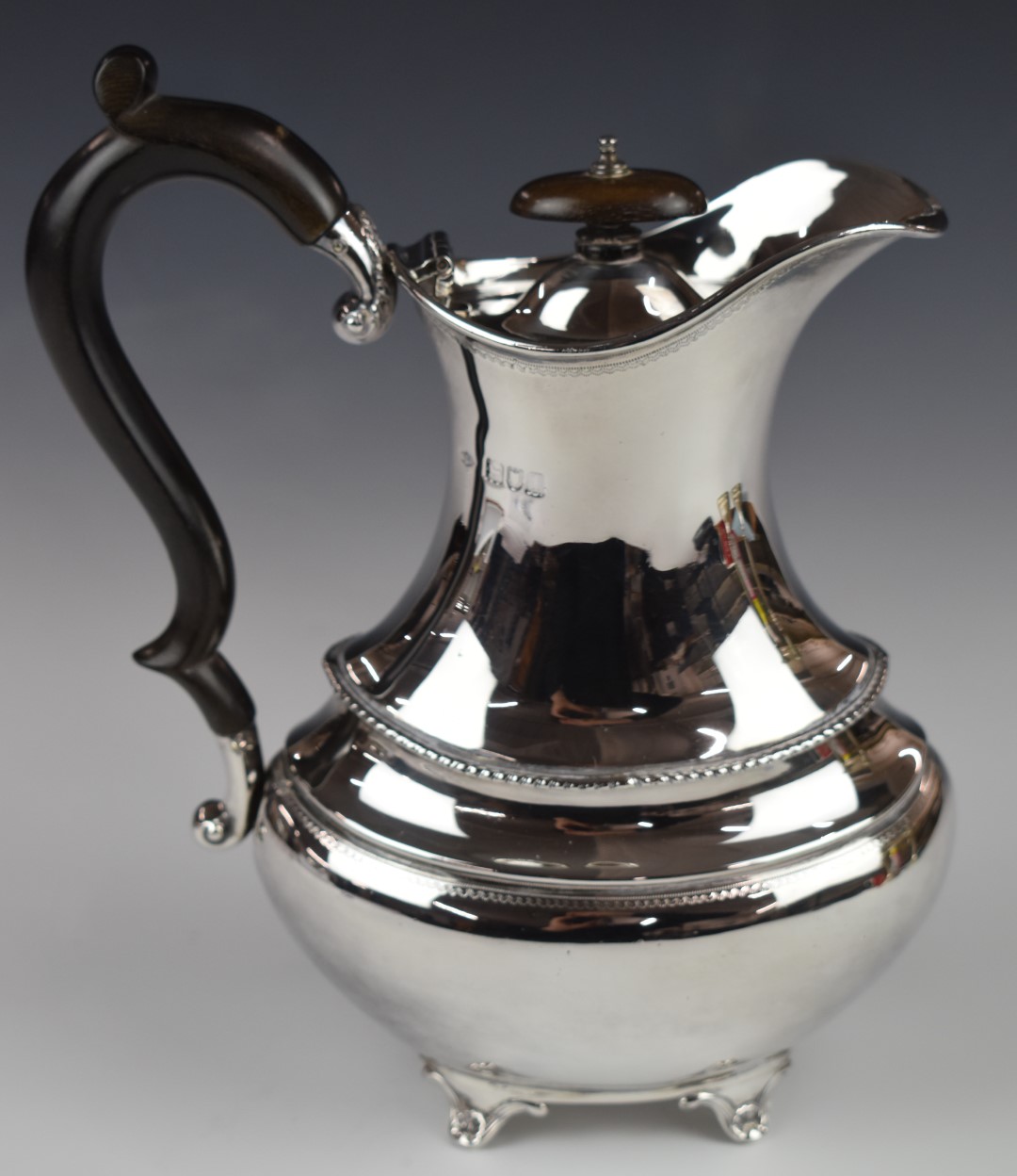 Edward VII hallmarked silver hot water jug with stained wood handle, raised on four feet, London - Image 2 of 4
