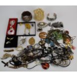 A collection of costume jewellery including 9ct gold locket, agate pendant, Egyptian pendant, etc